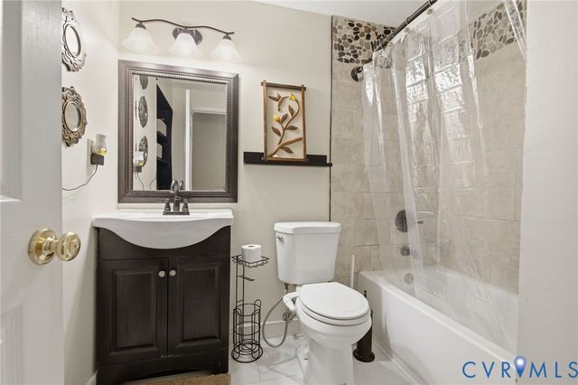 4812 Fairlake Ln, Glen Allen, VA 23060