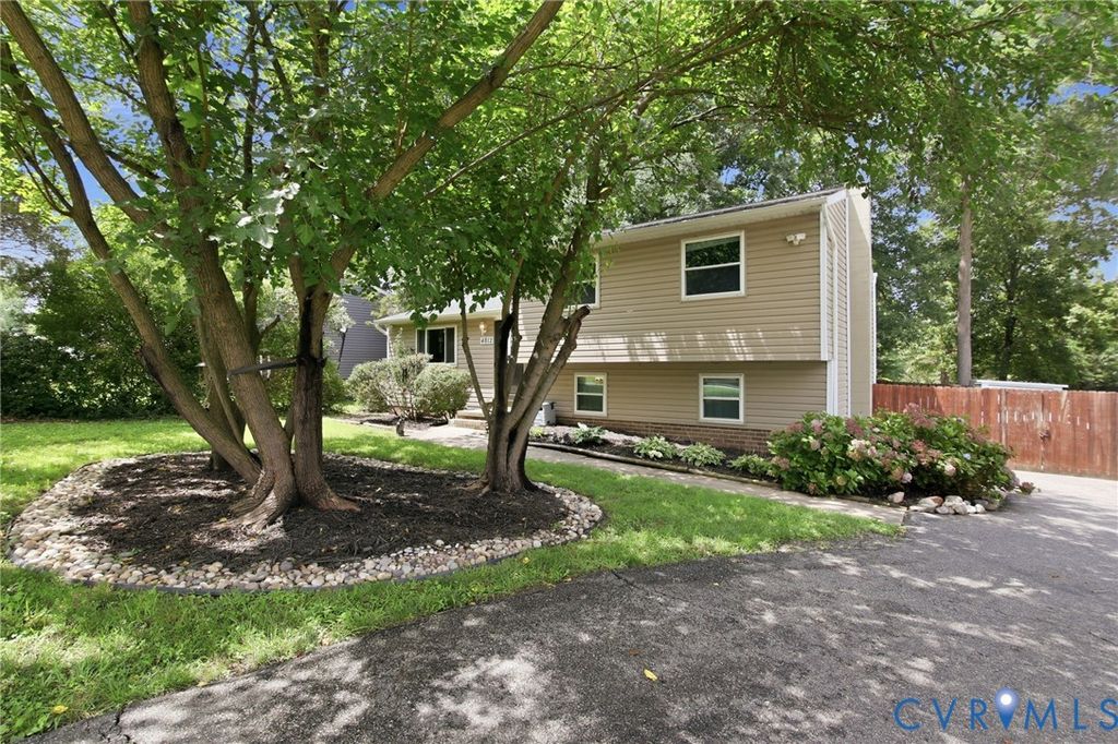 4812 Fairlake Ln, Glen Allen, VA 23060