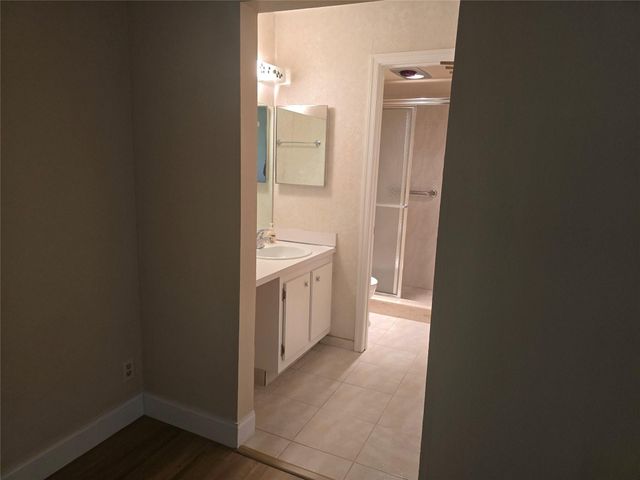 1428 SE 4th Avenue 107, Deerfield Beach, FL 33441