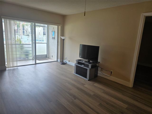 1428 SE 4th Avenue 107, Deerfield Beach, FL 33441
