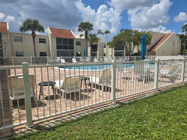 1428 SE 4th Avenue 107, Deerfield Beach, FL 33441