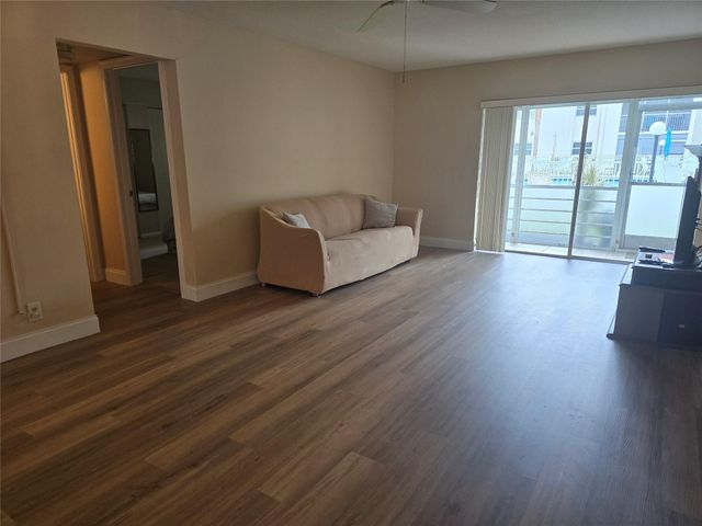 1428 SE 4th Avenue 107, Deerfield Beach, FL 33441