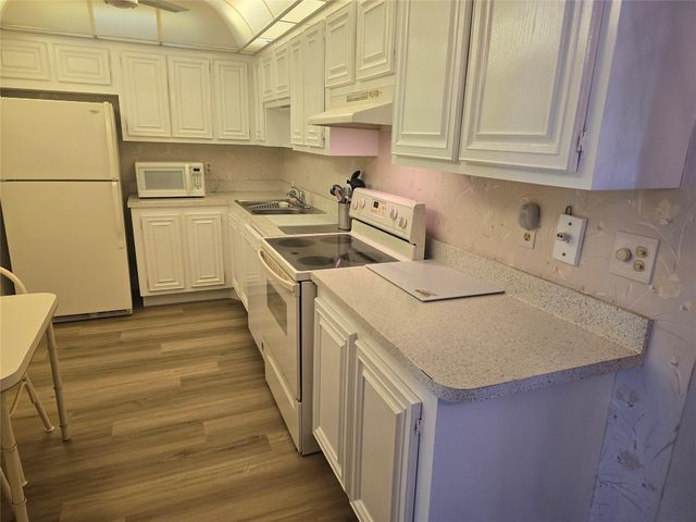 1428 SE 4th Avenue 107, Deerfield Beach, FL 33441