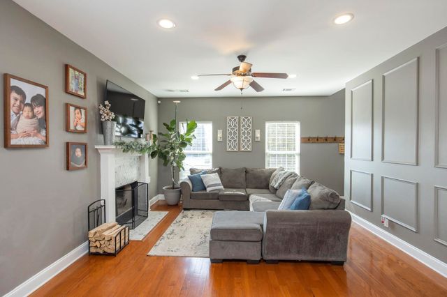 2165 Gold Valley Dr, Murfreesboro, TN 37130