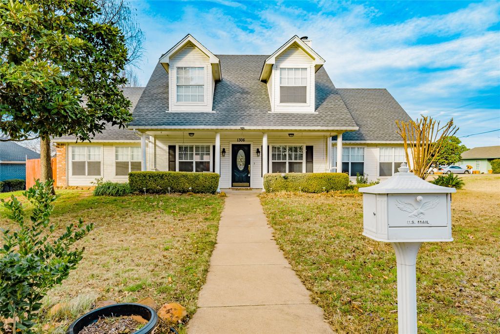 1306 Lakeside Drive, Southlake, TX 76092