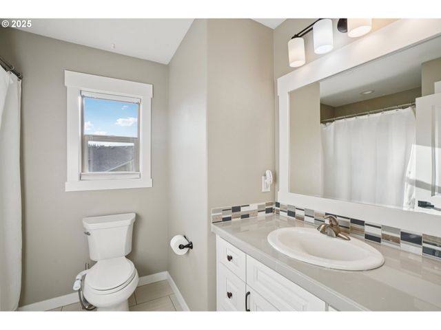 228 MISTY Ln, Woodland, WA 98674