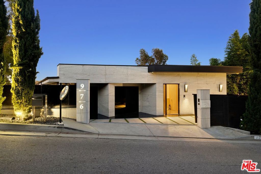 Image 1 of property listing at 976 Bel Air Road, Los Angeles, CA 90077