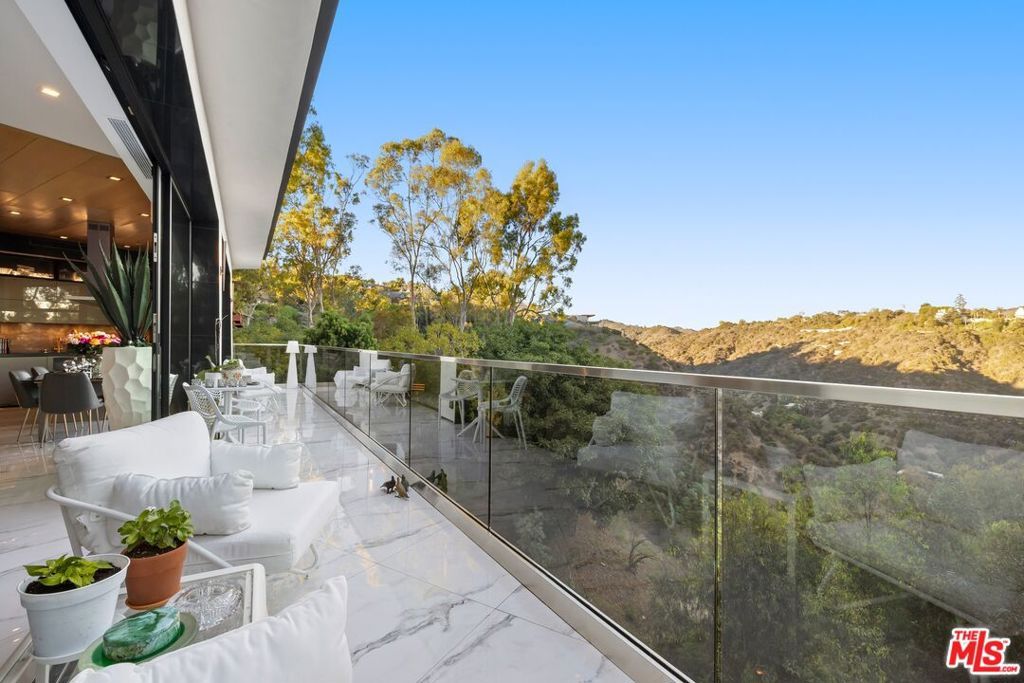 Image 4 of property listing at 976 Bel Air Road, Los Angeles, CA 90077