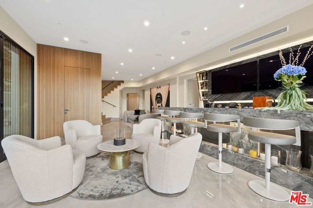 Image 7 of property listing at 976 Bel Air Road, Los Angeles, CA 90077