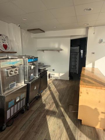 15801 E 10 Mile Road, Eastpointe, MI 48021