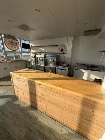 15801 E 10 Mile Road, Eastpointe, MI 48021