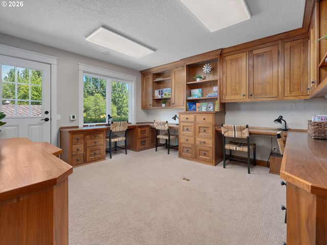 23781 Nw GROSSEN Dr, Hillsboro, OR 97124