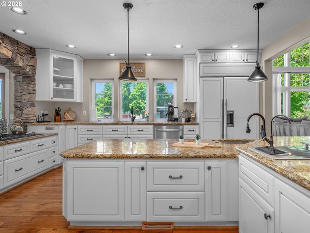 23781 Nw GROSSEN Dr, Hillsboro, OR 97124