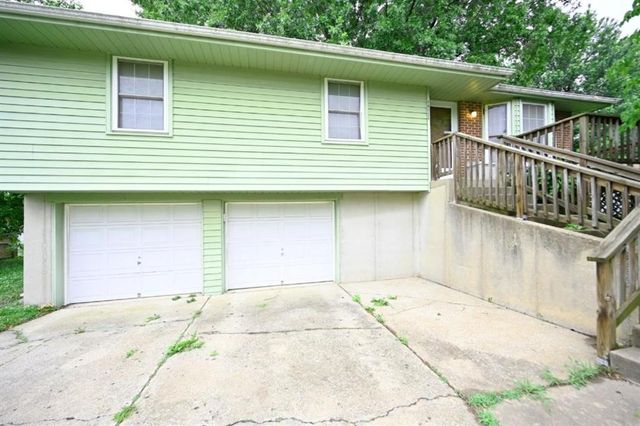 10526 N Walnut Street, Kansas City, MO 64155