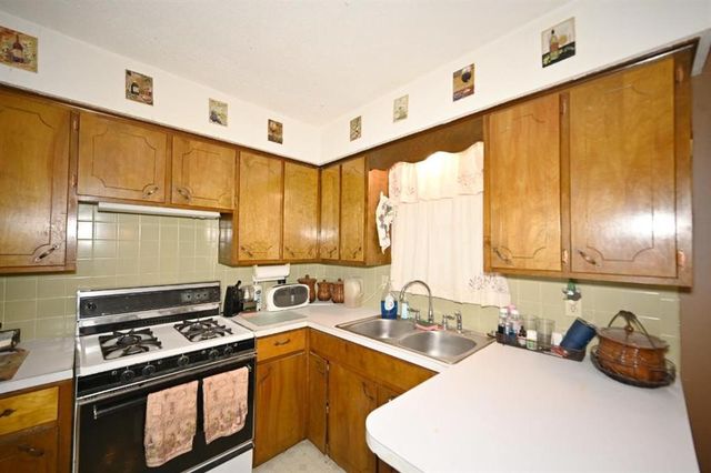 10526 N Walnut Street, Kansas City, MO 64155