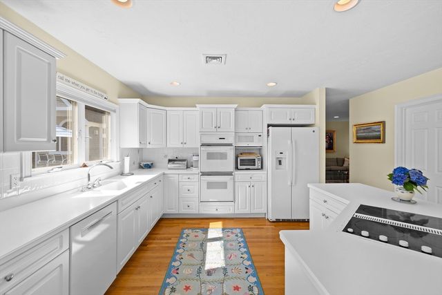 13 Driftwood Circle, Mashpee, MA 02649