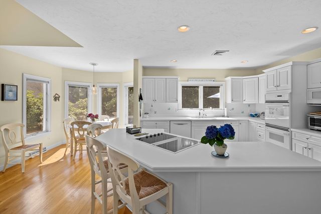 13 Driftwood Circle, Mashpee, MA 02649