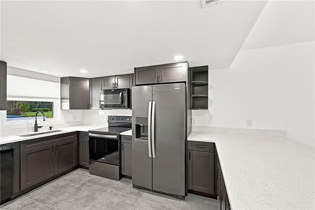 16881 Davis RD 313, Fort Myers, FL 33908
