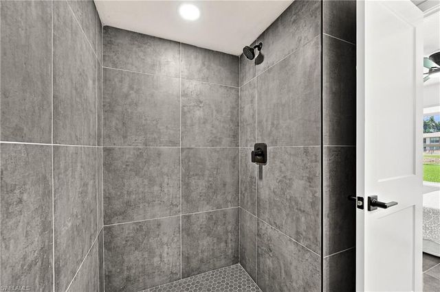 16881 Davis RD 313, Fort Myers, FL 33908