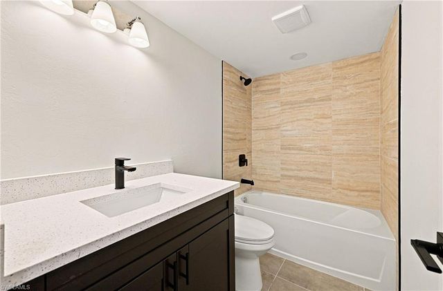 16881 Davis RD 313, Fort Myers, FL 33908