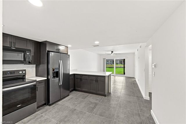 16881 Davis RD 313, Fort Myers, FL 33908
