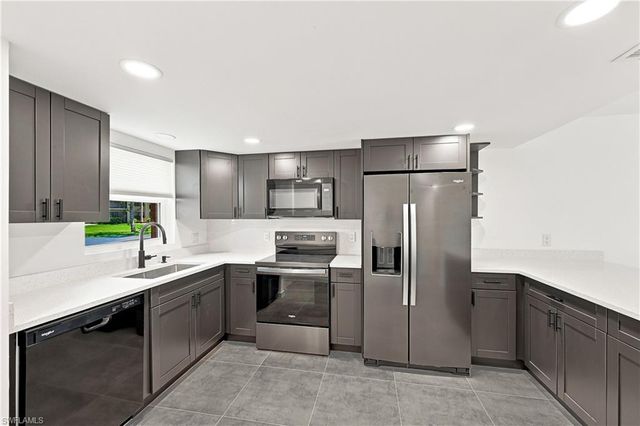 16881 Davis RD 313, Fort Myers, FL 33908