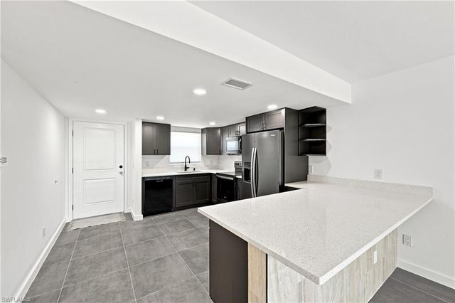 16881 Davis RD 313, Fort Myers, FL 33908