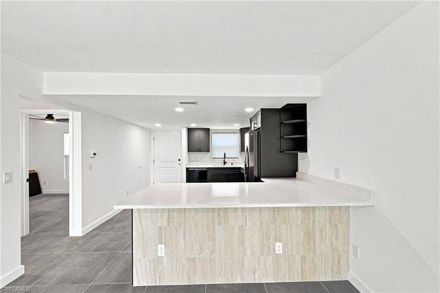 16881 Davis RD 313, Fort Myers, FL 33908