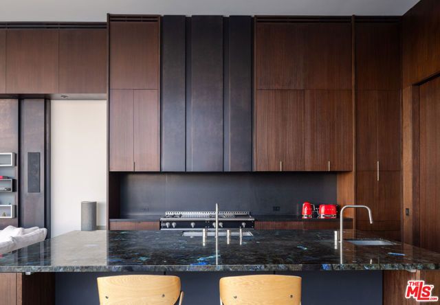 1305 Collingwood Place, Los Angeles, CA 90069