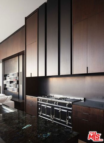 1305 Collingwood Place, Los Angeles, CA 90069