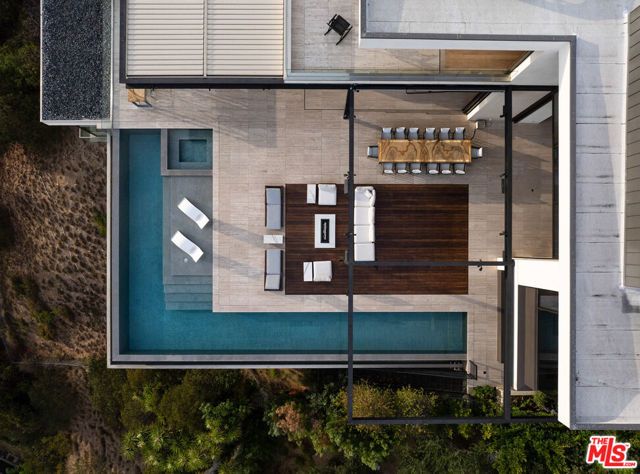 1305 Collingwood Place, Los Angeles, CA 90069