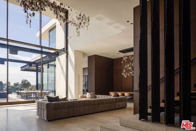 1305 Collingwood Place, Los Angeles, CA 90069