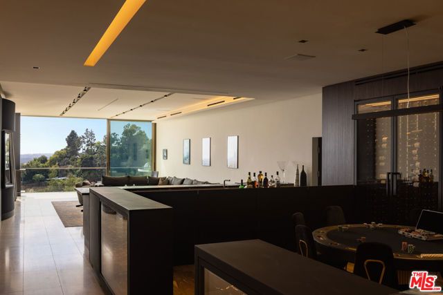 1305 Collingwood Place, Los Angeles, CA 90069