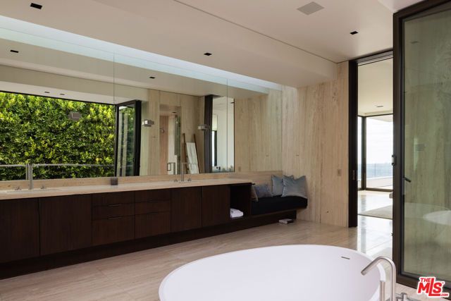 1305 Collingwood Place, Los Angeles, CA 90069