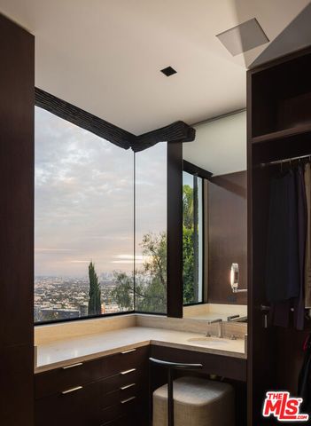 1305 Collingwood Place, Los Angeles, CA 90069