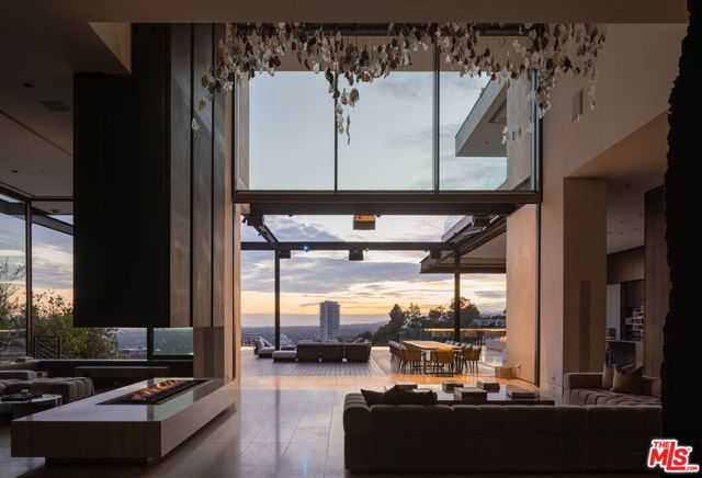 1305 Collingwood Place, Los Angeles, CA 90069