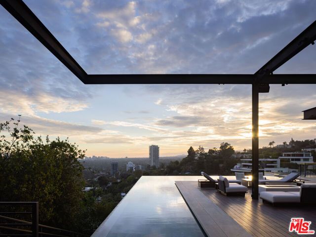 1305 Collingwood Place, Los Angeles, CA 90069