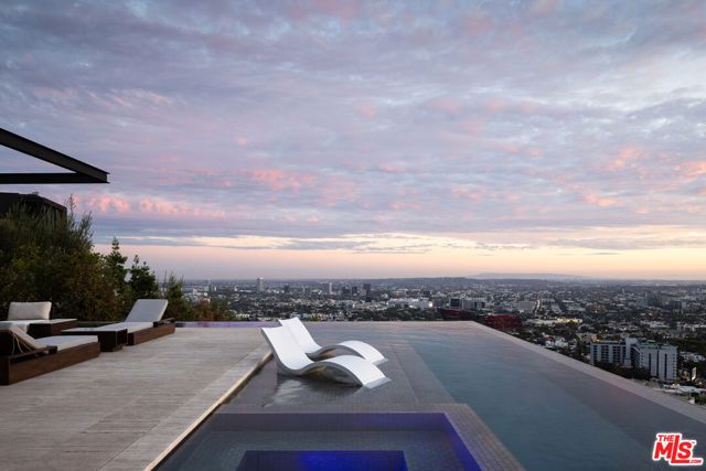 1305 Collingwood Place, Los Angeles, CA 90069