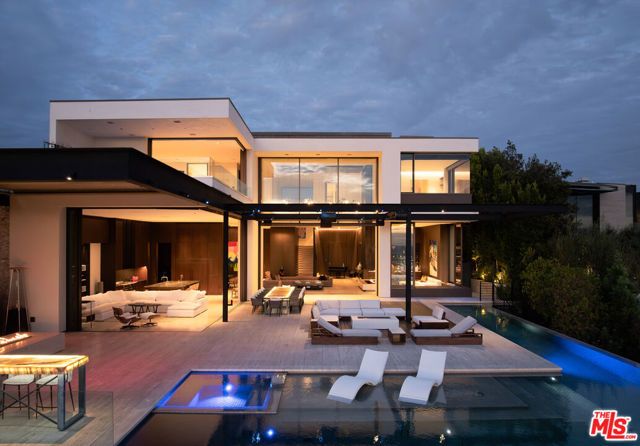 1305 Collingwood Place, Los Angeles, CA 90069