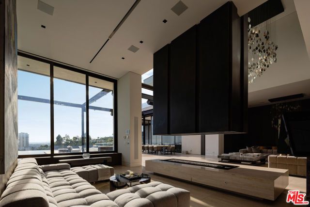 1305 Collingwood Place, Los Angeles, CA 90069