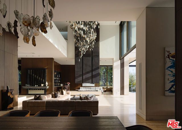 1305 Collingwood Place, Los Angeles, CA 90069