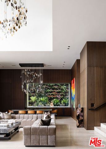 1305 Collingwood Place, Los Angeles, CA 90069