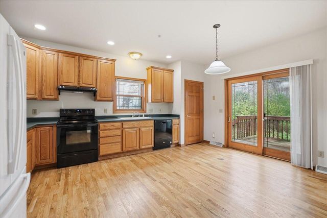 528 Grey Fox RUN, Watertown, WI 53094