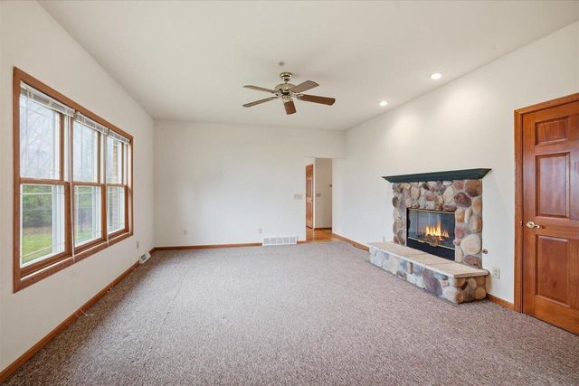 528 Grey Fox RUN, Watertown, WI 53094