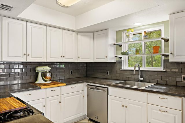 809 Windsor RD, Round Rock, TX 78664