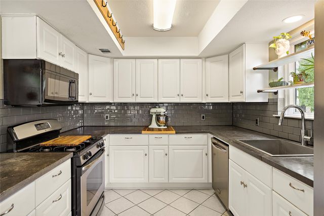 809 Windsor RD, Round Rock, TX 78664