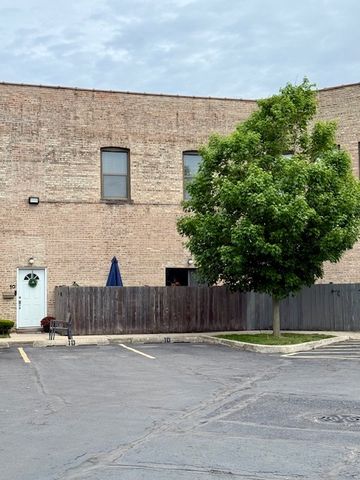 3713 Grand Boulevard 10, Brookfield, IL 60513
