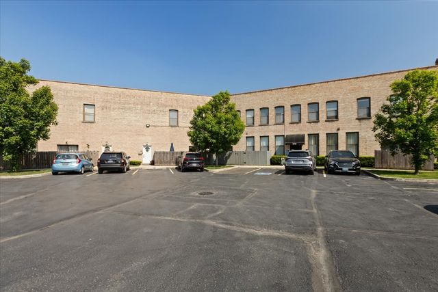 3713 Grand Boulevard 10, Brookfield, IL 60513