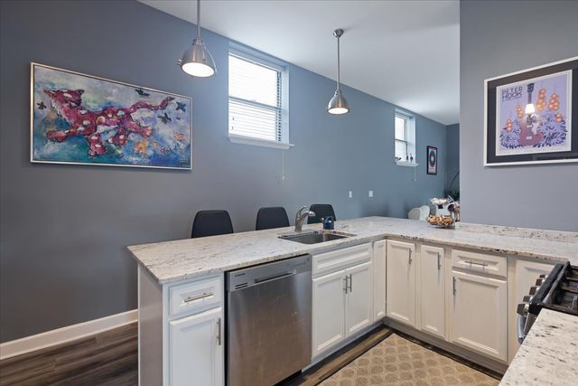 3713 Grand Boulevard 10, Brookfield, IL 60513