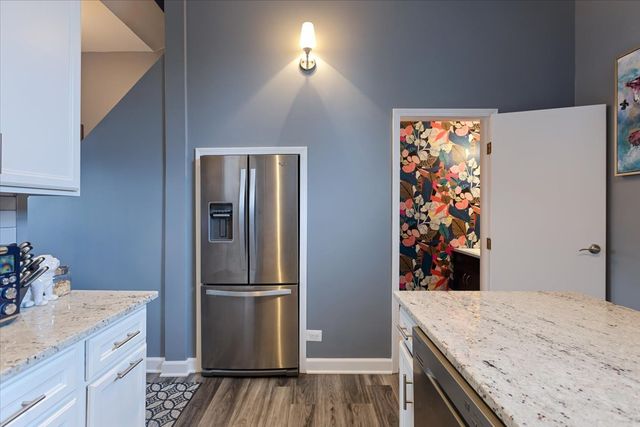 3713 Grand Boulevard 10, Brookfield, IL 60513